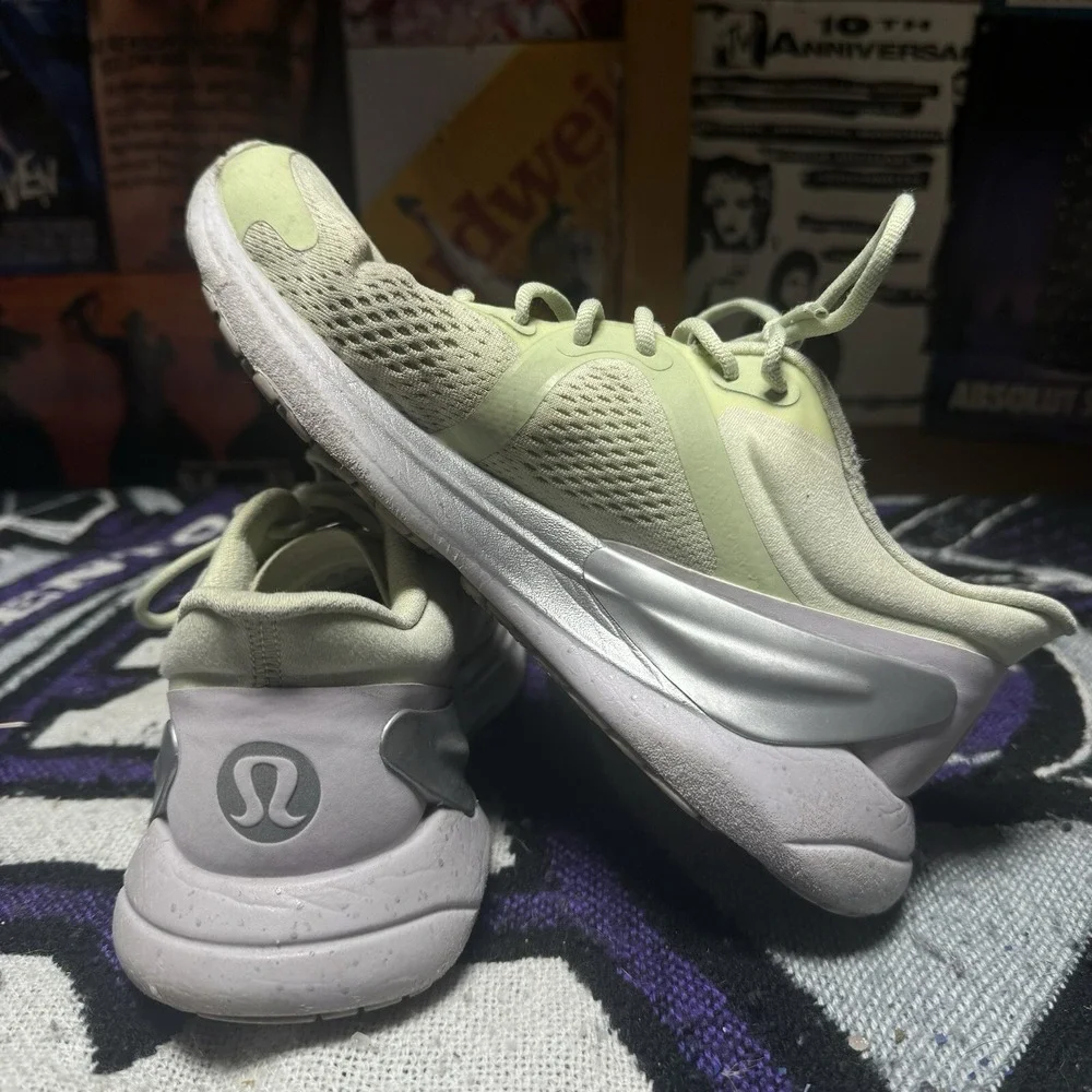 Size 7 - Lululemon Blissfeel Womens Running Shoe DEWY/FTLV/HIYE‎